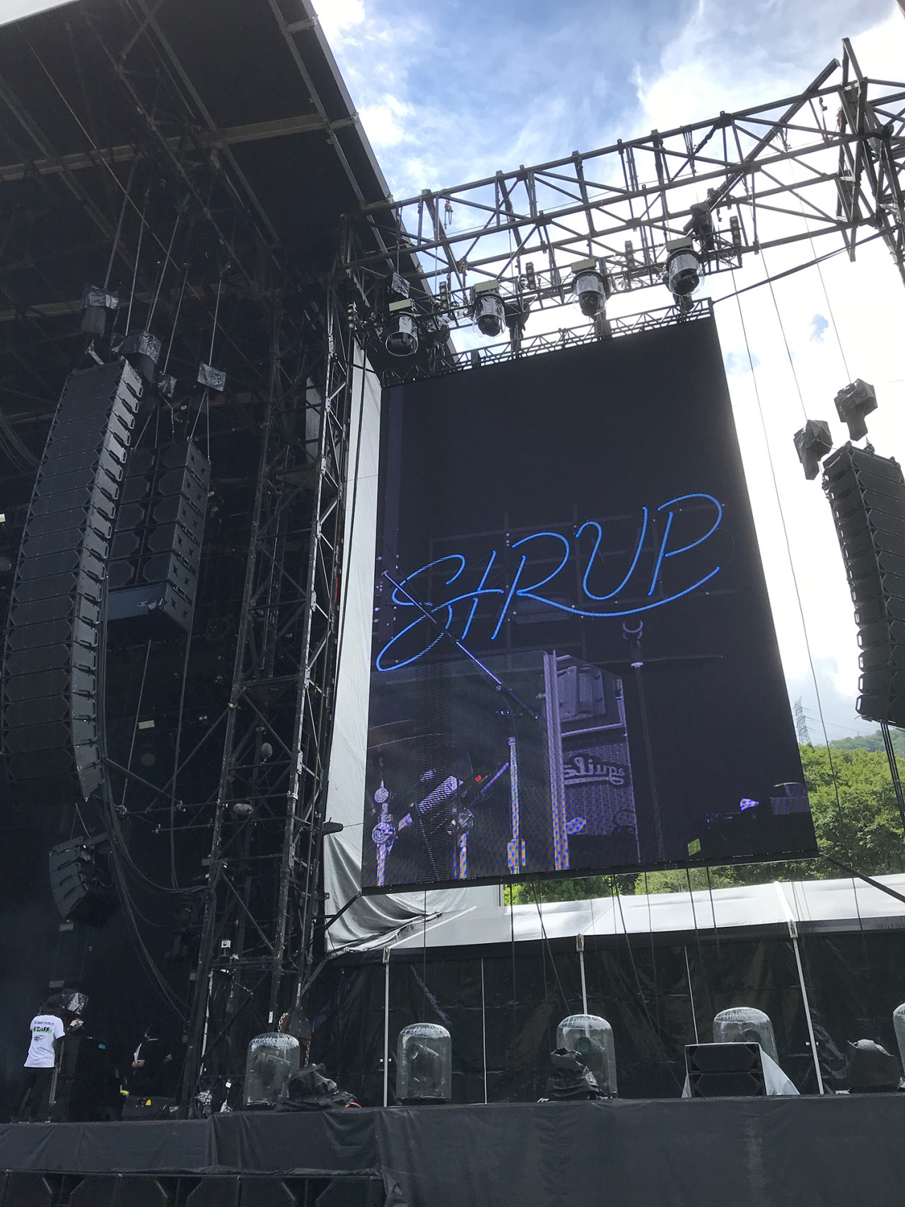 SIRUP
Fuji Rock Festival ‘21 - GREEN STAGE
2021.08.21. 新潟県湯沢町苗場スキー場1. Why Cant
2. Synapse
3. Pool
4. Overnight
5. LOOP
6. Rain
7. Keep Dancing
8. HOPELESS ROMANTIC
9. Keep In Touch
10. SWIM
11. Do Well
12. Sunshine
13. Thinkin about us
14. Runaway #SIRUP #Fuji Rock Festival ‘21 #live