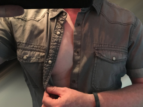 ttom-cgn:  me 05-2017 adore my nipple!  