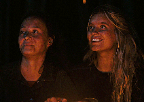 TONI SHALIFOE And SHELBY GOODKIND In THE WILDS (2020-) Season 2