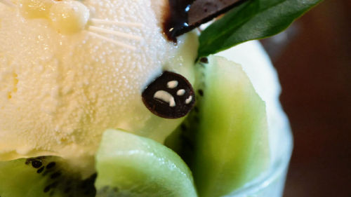 goodpicturesthatilike:  (via かわいすぎるネコがつぶらな瞳で見つめてくる「初恋にゃんこパフェ」を食べてきた - ライブドアニュース)