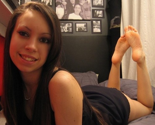 barefootgals:  :P            porn pictures