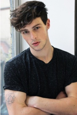 brentwalker092:  malemodelpolaroids:Jack Hurrell :)