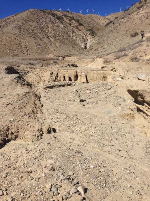 beautifulfrequencies: Recent mudslide/debris flow deposits in Tehachapi, CA Photo 1&amp;2: notic