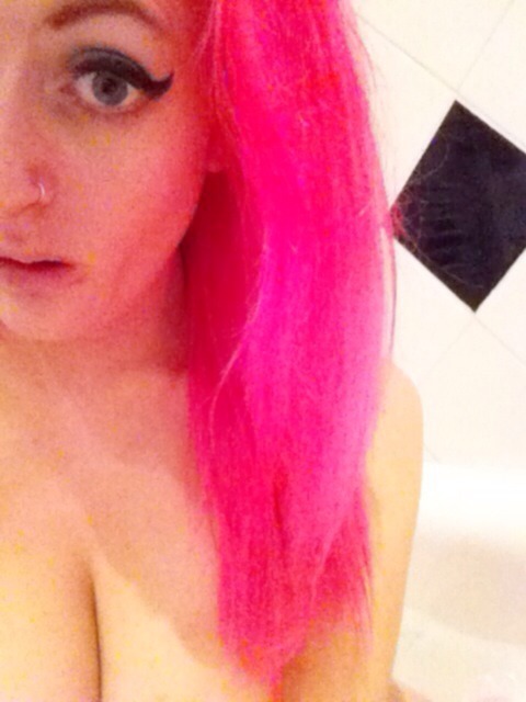 ends-at-the-nape:blurry bath selfie x