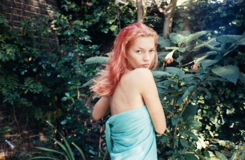 ohyeahpop:  Pink Kate Moss, London, 1998