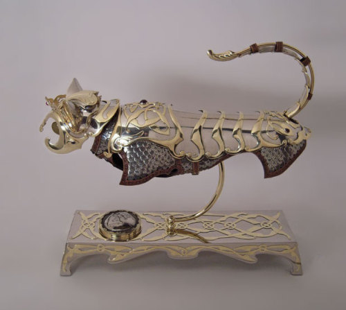 treasures-and-beauty:mayahan:Artist, Jeff de Boer, Creates Cat And Mice Armor Based On Different His