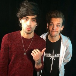 direct-news:  Zayn and Louis backstage at iHeartRadio