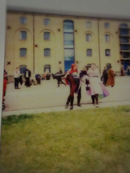restartingserver:milk-toothed:yogmeet pictures number one! now in super low quality as i can’t