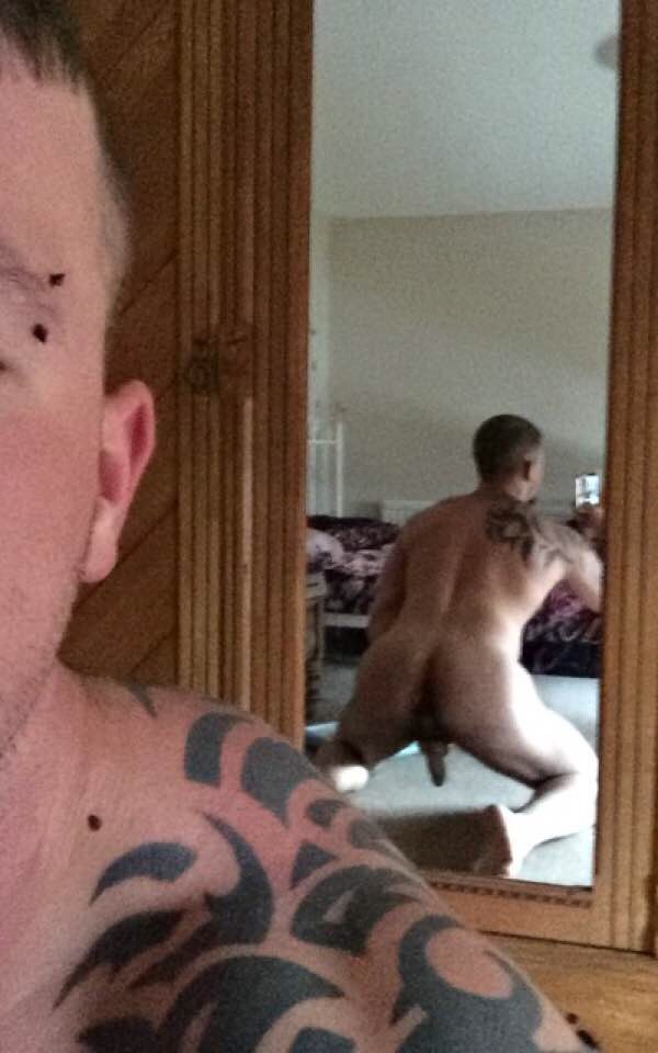 beckyj80:  Looks who’s back, everyone’s favourite muscle fuck boy Lenny!!   Contact