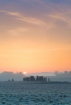 bellasecretgarden:Stonehenge(via Pinterest: