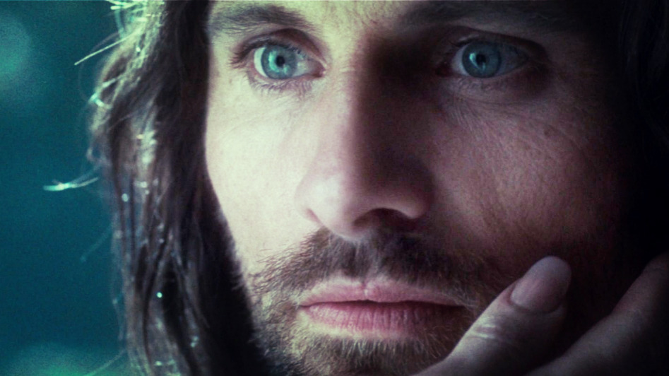 l-o-t-r:  Elrond: “Ónen i-Estel Edain.” (I give hope to Men). Aragorn: “Ú-chebin
