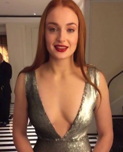 sexyandfamous:Sophie Turner