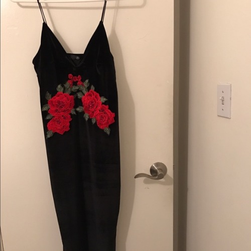 Black Velvet Midi Dress with Rose patches. Purchased from Missguided. Unfortunately the dress fits m
