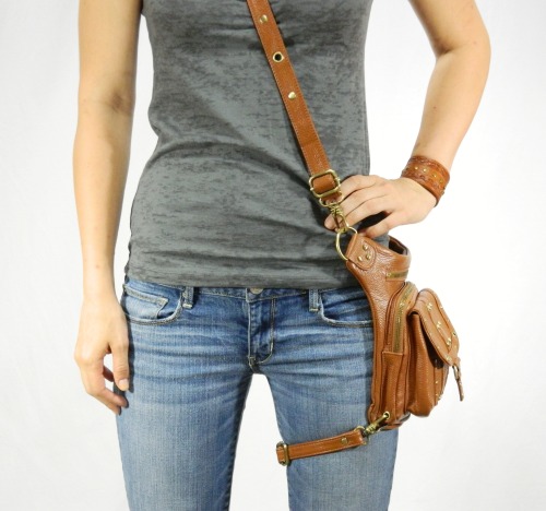 begentlewithmewatson:  satdeshret:  warriorcreek:  The Warrior Pack purse line. There are 8 different ways you can wear the purse (handbag, purse, thigh holster, shoulder holster, messenger bag, backpack, fanny pack, and protected purse). Simply adjust