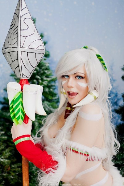 freljordashe:  league-of-legends-sexy-girls:  Nidalee Cosplay  lovely Nidalee! 