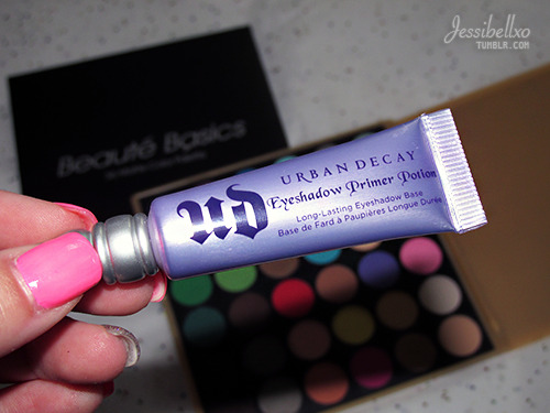 Urban Decay Primer Potion a.k.a gift from the makeup gods.I started using it about a week ago after 