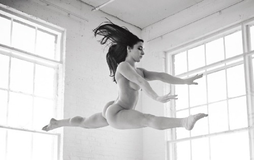 Aly Raisman mid air nude splits