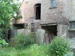 fuckyeahabandonedplaces:  Abandoned house in Germany