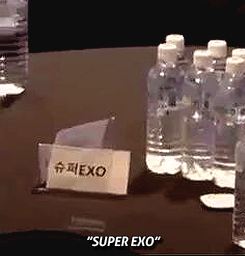 xiundeer:  xiumin, group name tags and the adult photos