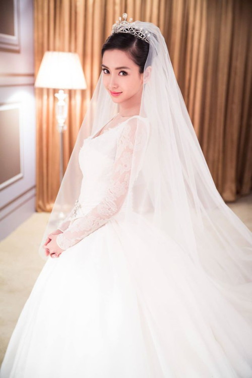 Congratulations to China’s power couple Angelababy and Huang Xiaoming who recently got married. The 