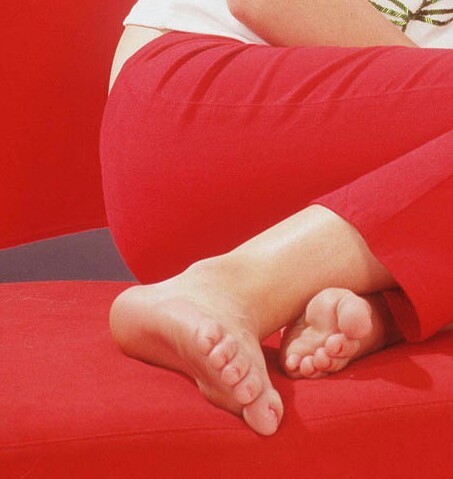 celebfeet69:  Hilary duff’s amazing feet 
