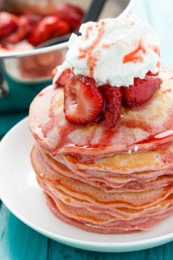 royal-food:  Strawberries & Cream Pancakes