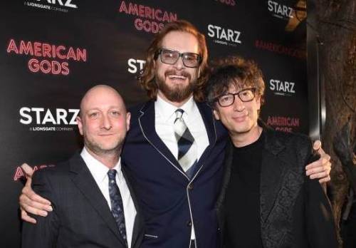 Throwback Thors-day: So honoured @neil-gaiman wore his spiffy new black wool brocade Kambriel coat a