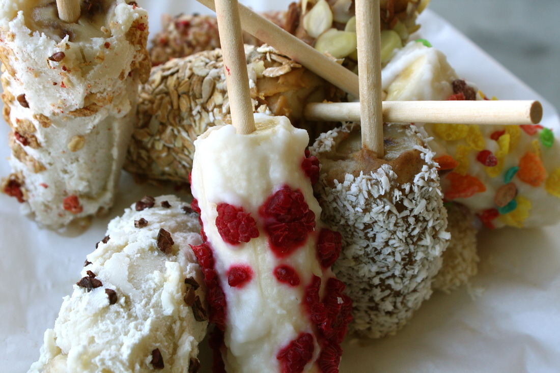 vegan-foodie89:  Frozen Banana Pops 