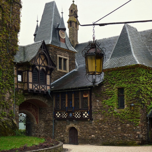 bonitavista:  Cochem Castle, Germany photo via devon 