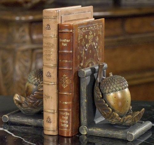 tanya-antre:Acorn bookends (HomeDecorations)Love reading books / book stand / Sweet Home