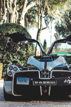 artoftheautomobile:  Pagani Huayravia imfromcrackass