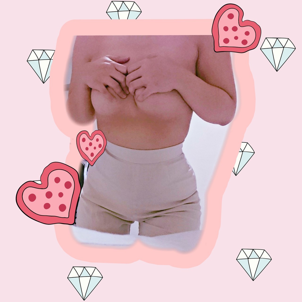 honeytaste-boobs:  Tacky af, but I was trying to show of my waistline. (Don’t bastard,