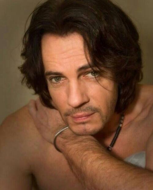 alwayscaskett810:  Needed more Rick Springfield on my blog.  Couldn’t find current pictures of this gorgeous man, so I made my own post 