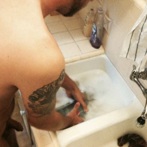 Porn Pics wolfishwant:  Fiancé says chores are better