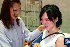 missarabbit: bananamina: sae comforting sayanee after her graduation announcement.