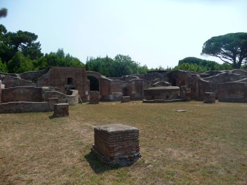 Ostia Antica - Barracks of Fire BrigadeRuins are mainly from Hadrian era.1. Courtyard - Augusteum in