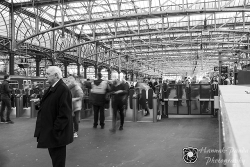 Glasgow Central Rush Hour