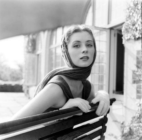 wehadfacesthen: Suzy Parker, 1950, photo by Nina Leen
