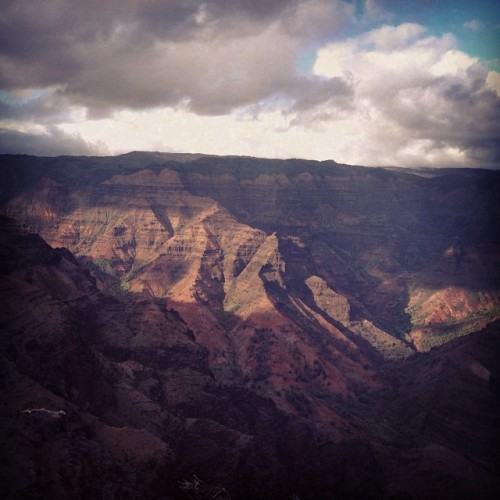 &ldquo;The Grand Canyon of the Pacifc.&rdquo; #kauai #waimea #canyon #nature #naturalbeauty 