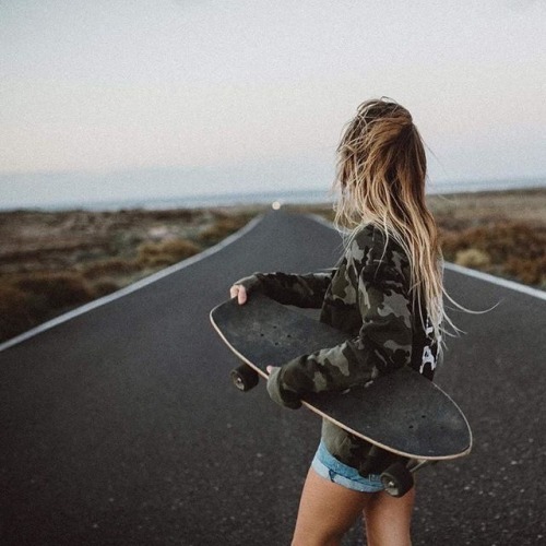 it&rsquo;s one of the cutest things imo when a guy teaches a girl how to skate or vice versa. skatin