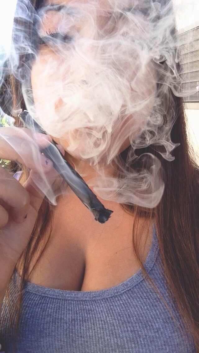 kushdoutchubs:  Blowin on that kush. 
