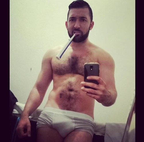 daddystarmusic:  LeothebearUK babies I really do have some beautiful buddies  I love my life 😍❤️💦