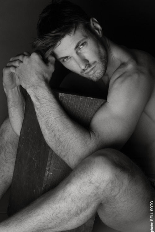 hunkopedia:  Follow Hunk’o’pedia for more hot guys!