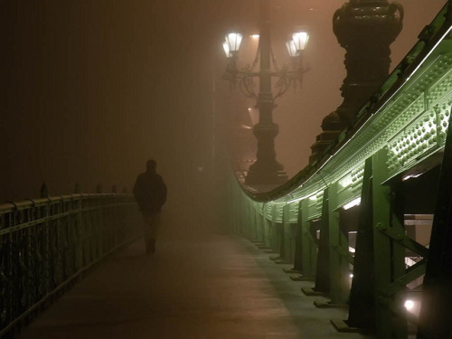 Passi nella nebbia (Budapest) by Loris Rizzi on Flickr.