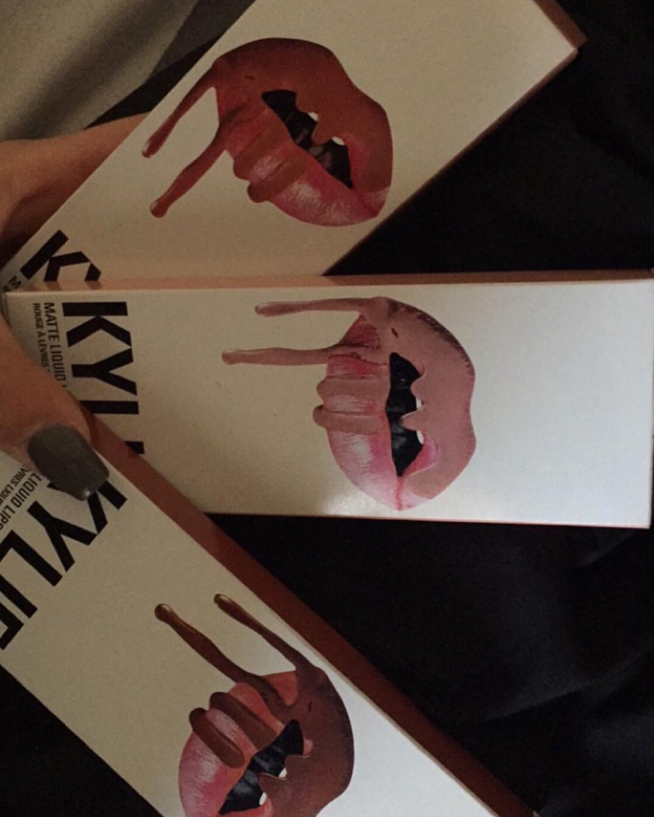 nikepvssy:KYLIE LIPKITS GIEVAWAY!!!! KYLIE LIPKITS GIVEAWAY!!!!!  Hi, I’ll be giving