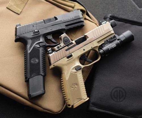 Seeing FN Double Which are you picking, Black or Tan? @fn_america 509 & 509 Tactical#fnfriday 