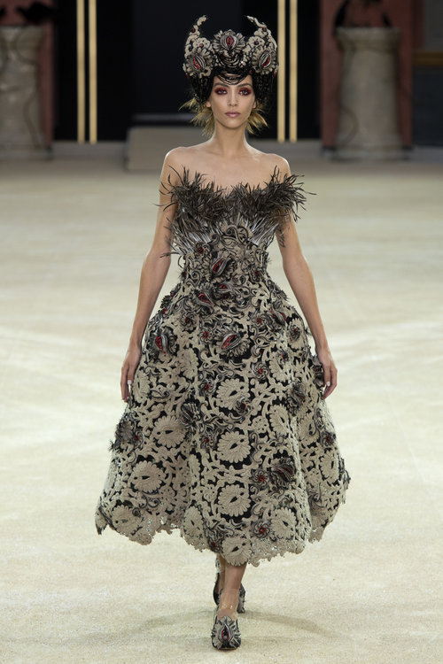 MaySociety — Guo Pei Couture Fall/Winter 2019-2020 - Alternate...