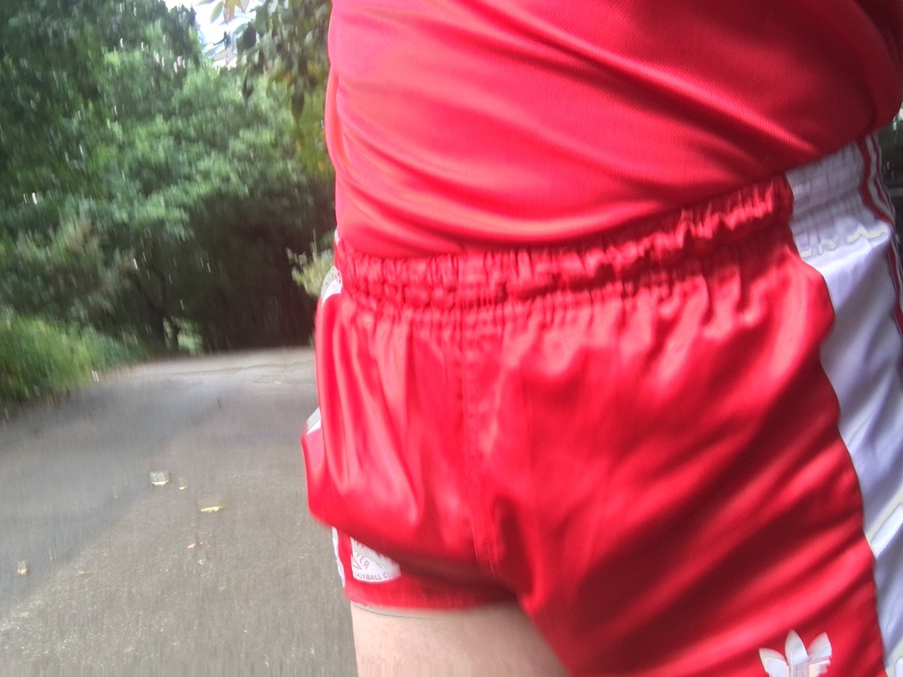 nylonshinyshorts:  Very sexy  