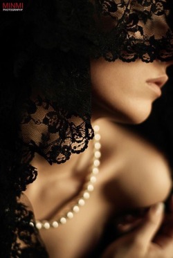 scarlet-musings:Lace n pearls