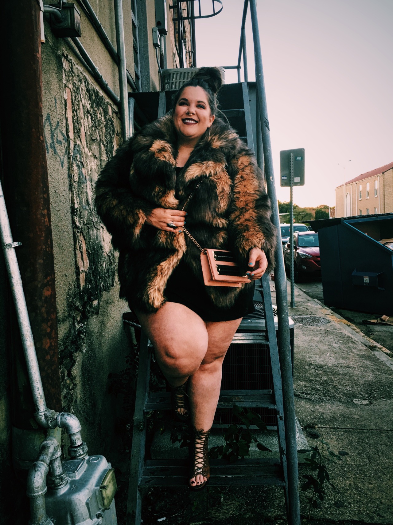nataliemeansnice:  muppet grunge winter, part two.    big ass lush faux fur coat:
